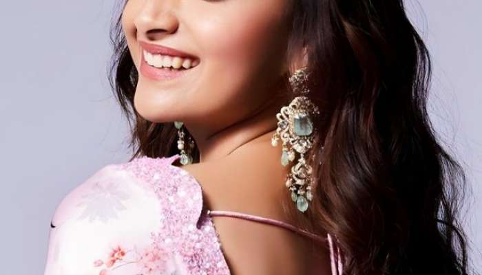 Keerthy Suresh to make her Bollywood debut opposite Varun Dhawan