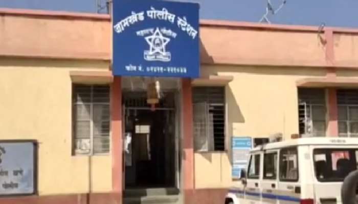 तरुणाच्या डोक्याला पिस्तुल लावली आणि... अहमदनगर  येथे पोलिसांसमोर फिल्मी थरार  