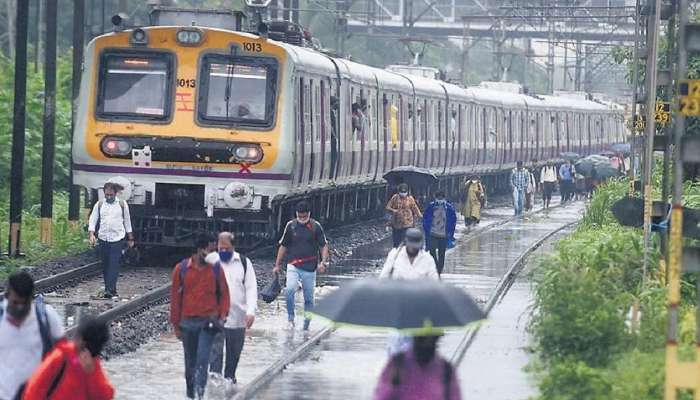 लोकल 15 मिनिटांपेक्षा जास्त वेळ  थांबल्यास....; ऐन पावसाळ्यात रेल्वेचा मोठा निर्णय 