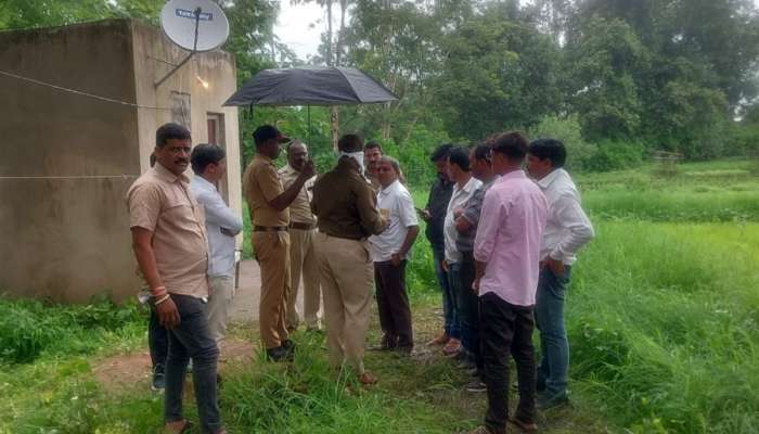 साताऱ्यात खळबळ! एकाच कुटूंबातील चौघांचे घरात आढळले मृतदेह, आत्महत्या की घातपात? गूढ कायम 