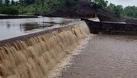 Jalgaon News:धरणाचे काम सुरू असतानाच बंधारा फुटला आणि... जळगाव येथे मोठी दुर्घटना   