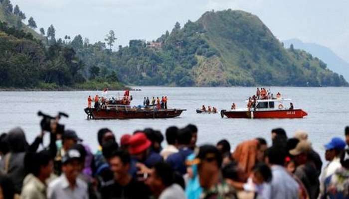 इंडोनेशियातील समुद्रात भीषण दुर्घटना; बोट उलटल्याने 15 जणांचा बुडून मृत्यू, 19 जण बेपत्ता; शोध सुरु 