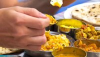 रात्रीच्या जेवणानंतर 'या' 3 चुका ठरु शकतील घातक; आजारांनाही मिळेल आमंत्रण