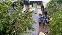 मुंब्रा देवी डोंगराजवळ भूस्खलन, घरांची पडझड;  500 नागरिकांचे तातडीने स्थलांतर  