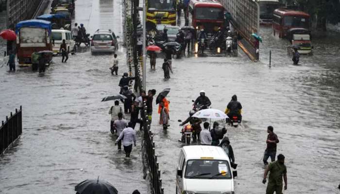 India Rain Updates: देशातील अनेक भागात पूर आणि पावसामुळे भीतीचे वातावरण