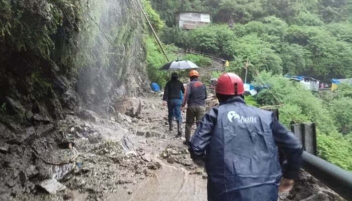 उत्तराखंडमधील गौरीकुंडमध्ये भूस्खलन, अनेकजण बेपत्ता; केदारनाथ यात्रा तातडीनं थांबवली