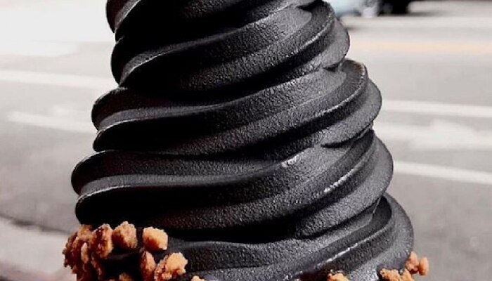 these are the best charcoal ice creams that will make your mood satified  