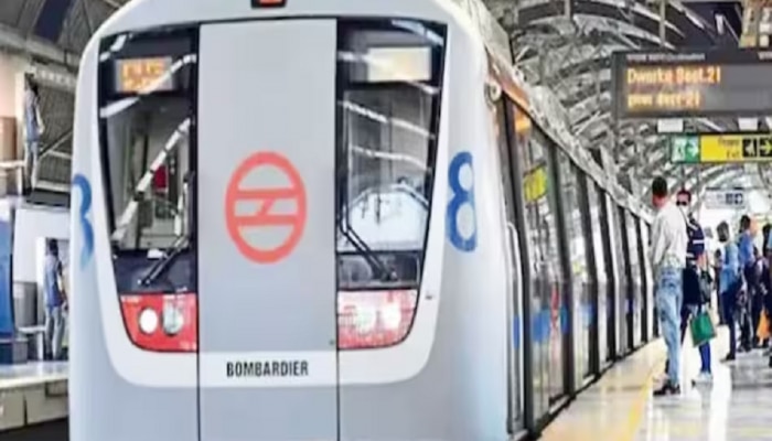 Delhi Metro : हद्दच झाली! महिलेला पाहताच तरुणाने केलं हस्तमैथुन, घाणेरडे कृत्याचा Video Viral