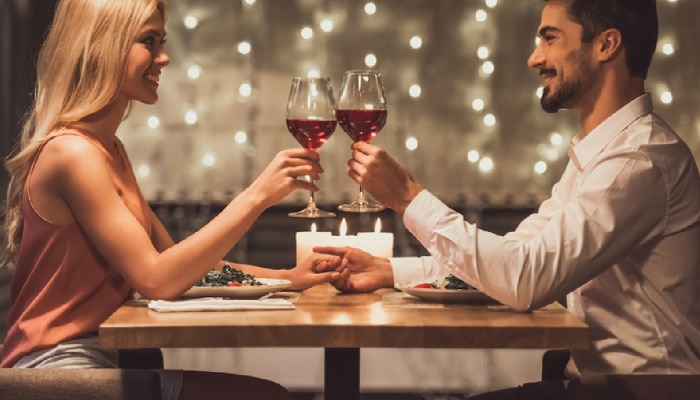 Dating Tips: पहिल्यांदा डेटवर गेल्यानंतर पुरुष &#039;या&#039; गोष्टींबाबत महिलांशी बोलतात खोटं!