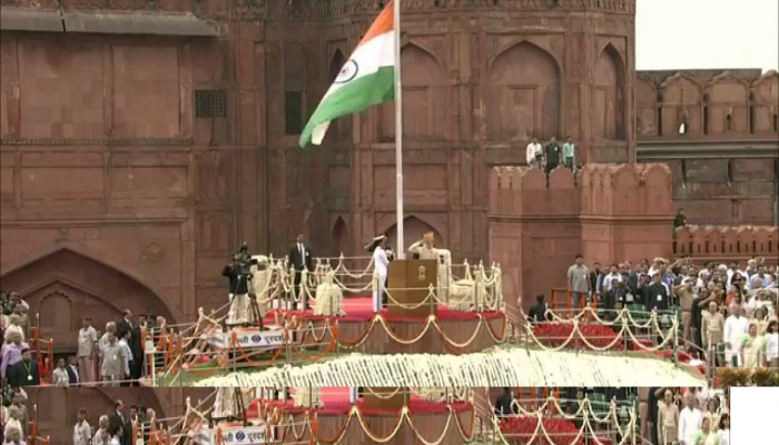 Independence Day 2023 : ध्वजारोहण आणि ध्वज फडकवणे यात फरक काय? जाणून घ्या काय असतात नियम