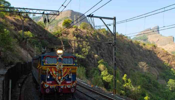 पुणेकरांसाठी महत्त्वाची बातमी! रविवारी मुंबईकडे जाणाऱ्या 'या' एक्स्प्रेस रद्द, लोकल सेवाही बंद