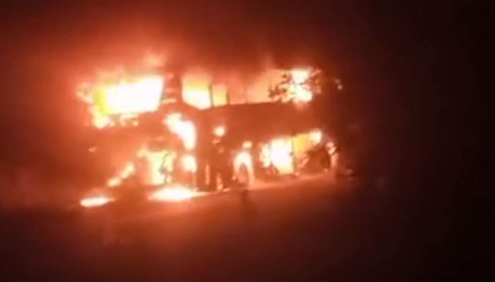 पाकिस्तानात धावत्या बसला भीषण आग; होरपळून 30 प्रवाशांचा जागीच मृत्यू