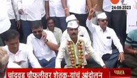 कांद्याचे दर पडल्यामुळं शेतकरी संतप्त; चांदवड चौफुलीवर शेतकऱ्यांचे आंदोलन
