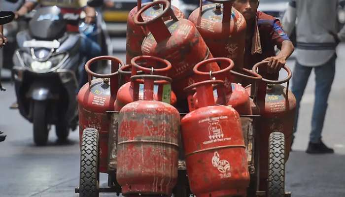 गॅस सिलेंडर 200 रुपयांनी स्वस्त, मोदी सरकारचा मोठा निर्णय