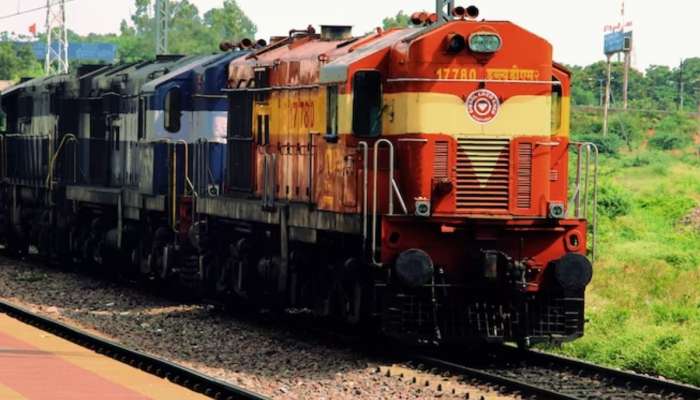 भारतीय रेल्वेत बंपर भरती, मुंबई, पुण्यासह तीन शहरांत नोकरीची संधी, आत्ताच करा अर्ज