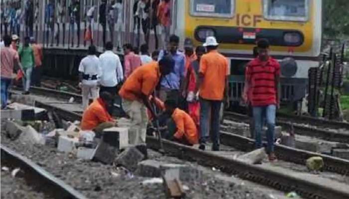 मुंबईत उद्या मध्य, हार्बर मार्गावर मेगाब्लॉक; शनिवारी रात्रीपासून ठाण्यापर्यंत लोकल बंद 