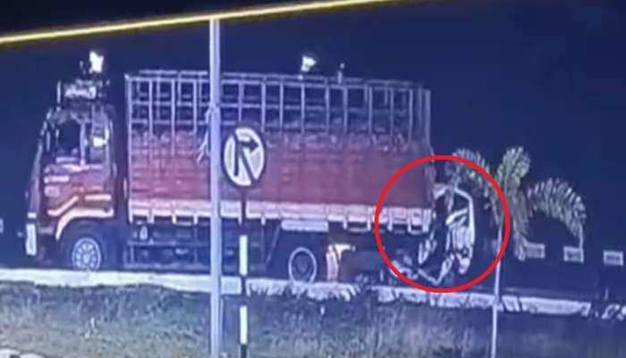 Video : भरधाव कार थेट ट्रकमध्ये घुसली अन्...; सहा जण जागीच ठार