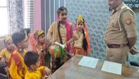 कृष्णाची तक्रार करण्यासाठी पोलीस ठाण्यात पोहोचल्या राधा आणि गवळणी; अधिकारी म्हणाला