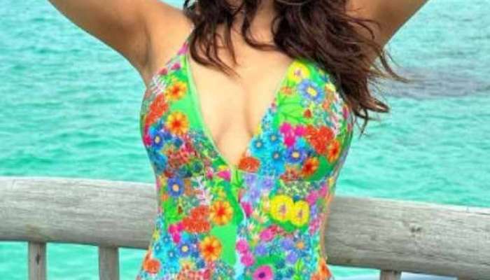 Janhvi Kapoor bold Photo flaunts sexy figure