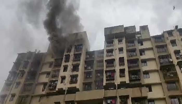 मुंबई : कुर्ल्यात इमारतीला मध्यरात्री भीषण आग; 39 रहिवासी रुग्णालयात