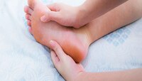 Health: पायात मुंग्या आल्यास करू नका दुर्लक्ष, ‘या’ गंभीर आजारांचा धोका!