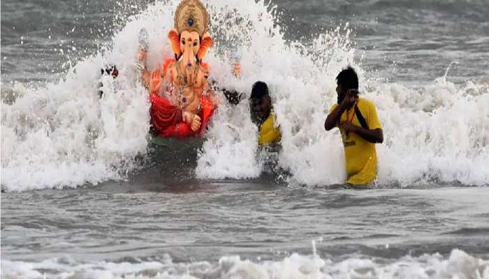 बाप्पांच्या विसर्जनाला समुद्रकिनारी जात असाल तर सावधान, BMC ने दिला इशारा