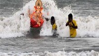 बाप्पांच्या विसर्जनाला समुद्रकिनारी जात असाल तर सावधान, BMC ने दिला इशारा