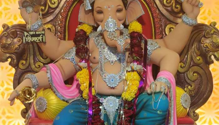 GANESH UTSAV 2023 : आपल्या लाडक्या बाप्पाचे दर्शन झी  २४ तास वर,  पाहा यामध्ये तुमचाही बाप्पा दिसतोय का 