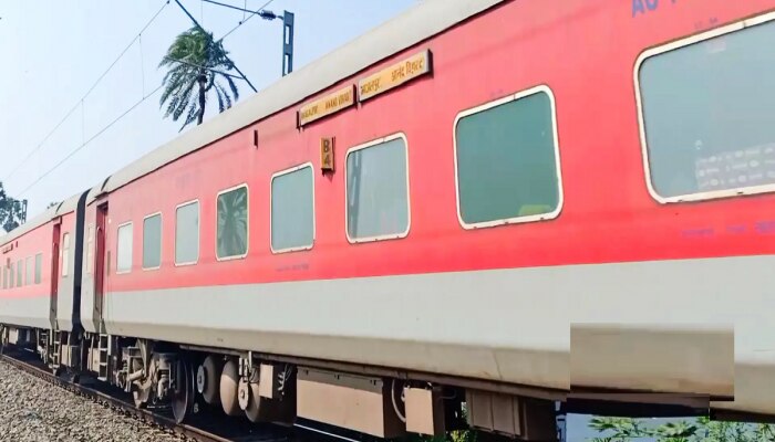 Indian Railway मध्ये AC कोच कायम ट्रेनच्या मध्यभागीच का असतो? 