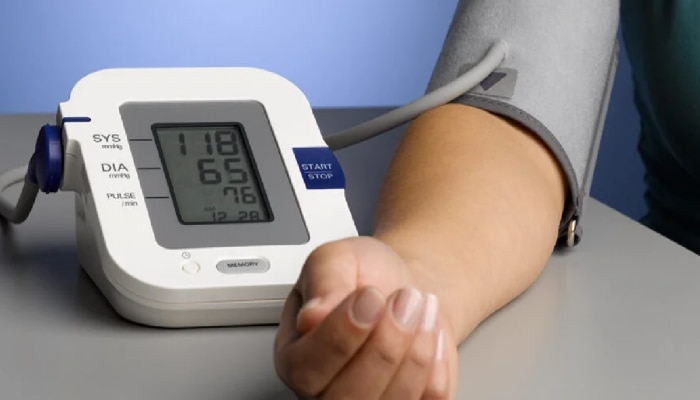 Measuring Blood Pressure: घरच्या घरी Blood Pressure तपासताय? अचूक रिडींगसाठी &#039;या&#039; चुका टाळा