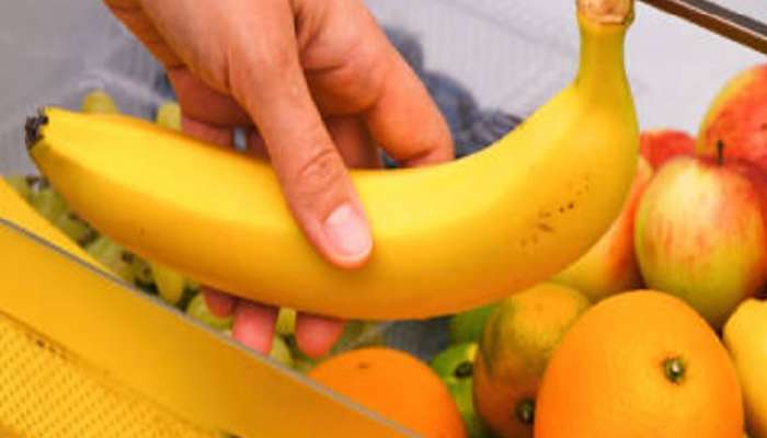 केळी फ्रीजमध्ये का ठेवत नाहीत? काय आहे कारण?