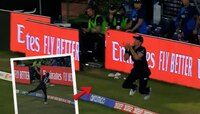 NZ vs NED : याला म्हणतात फिल्डिंग! बॉन्ड्रीलाईनवर ट्रेंड बोल्टने टिपला सुंदर कॅच