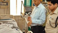 हुल्लडबाजांनी विद्यार्थिनीला धावत्या ट्रेनखाली फेकलं, हात आणि पाय कापले, CM संतापले
