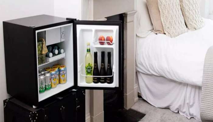 Fridge in Bedroom: बेडरुममध्ये फ्रीज ठेवणे किती सुरक्षित? तोटे जाणून घ्याच 