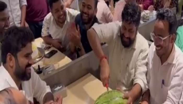 बच्चू कडूंचा साधेपणा, केकऐवजी टरबूज कापून साजरा केला कार्यकर्त्याचा वाढदिवस; पाहा व्हिडीओ