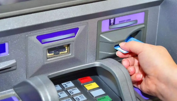 ATM मधूनच फाटलेल्या नोटा मिळाल्या तर काय करावं? पाहा नियम काय सांगतो... 