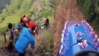 इतिहासात पहिल्यांदाच रायरेश्वर किल्यावर नेला ट्रॅक्टर; शेतकरी भावांचा अनोखा पराक्रम