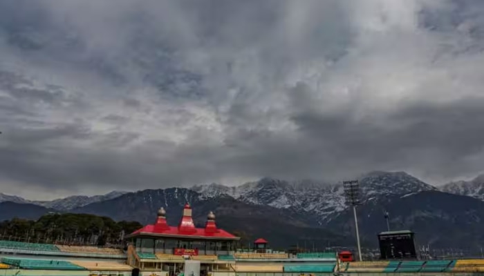 भारत-न्यूझीलंड सामन्यावर पावसाचं सावट? धरमशालेत वातावरण खराब 