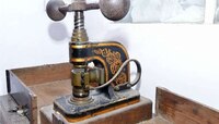 BMC च्या दस्तावेजांवर  उमटते लाख मोलाची मोहोर! ब्रिटिशकालीन  'सील' यंत्र