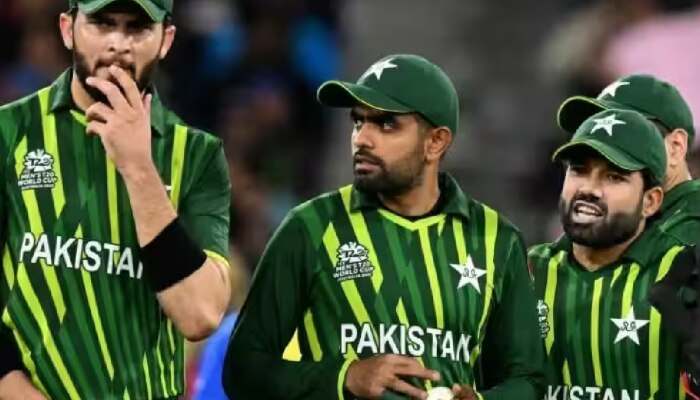 World cup : पाकिस्तानच्या ड्रेसिंग रूममध्ये बाबरची खेळाडूंसोबत मारहाण? PCB ने सोडलं मौन