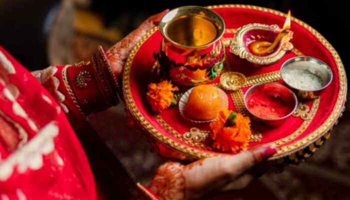 Karwa Chauth 2023 : जर तुम्ही पहिल्यांदाच करवा चौथ करणार असाल तर, जाणून घ्या &#039;या&#039; गोष्टी