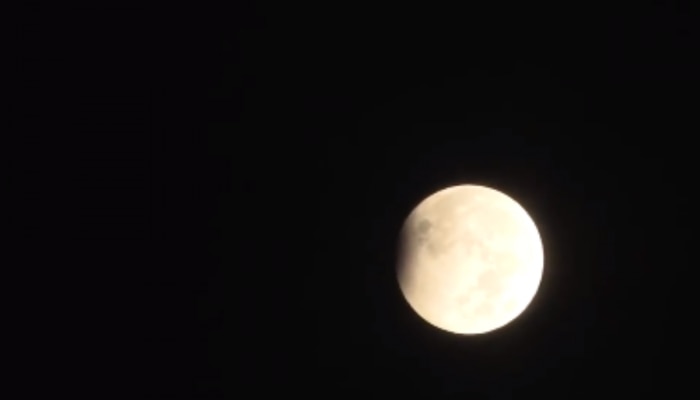 Chandra Grahan : चंद्रग्रहण संपलं; सकाळी उठल्यावर न चुकता कराल &#039;या&#039; गोष्टी 