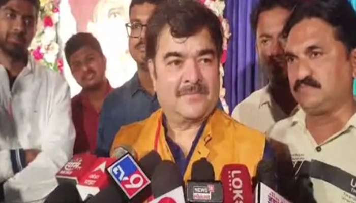 'राजकारण्यांना वेळ नाही, त्यांच्याच नाटकाचे खूप प्रयोग लागलेत'; प्रशांत दामलेंचा खोचक टोला