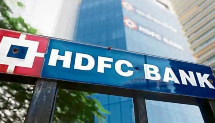 HDFC च्या ग्राहकांना दिवाळीआधीच मोठा धक्का, 'या' निर्णयामुळे खिशाला बसणार कात्री