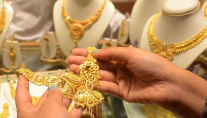 Gold Rate Today: धनत्रयोदशीला घरी आणा लक्ष्मी, सोन्या-चांदीचे भाव इतक्या रुपयांनी घसरले