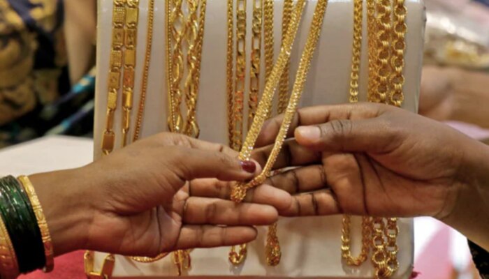 Dhanteras 2023 Gold Silver Price : स्वस्त झालं रेsss! धनत्रयोदशी मुहूर्तावर सोनं- चांदीच्या दरात घसरण 