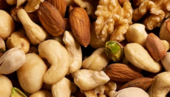 cashew vs almond, cashew, almond, what is good for your health, dryfruits, health, health news, health news in marathi, 