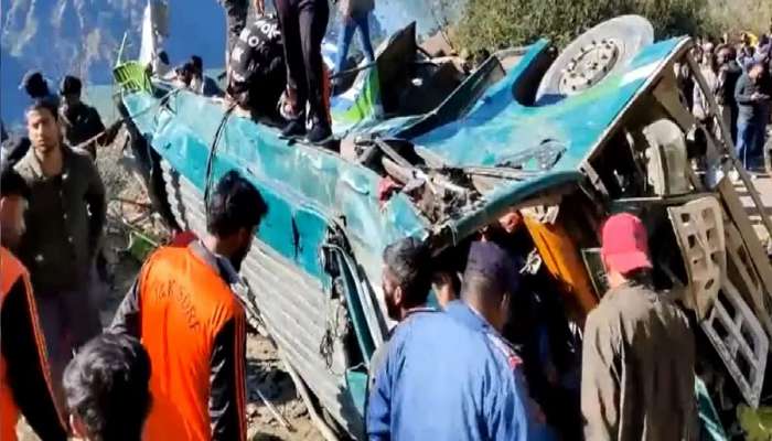 मोठी बातमी! जम्मू-काश्मिरमध्ये यात्रेकरुंची बस दरीत कोसळली, 36 जणांचा मृत्यू