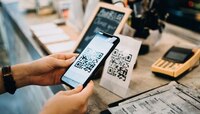 QR Code स्कॅन करताना 'ही' एक चूक अजिबात करु नका; आयुष्यभराची कमाई गमावून बसाल