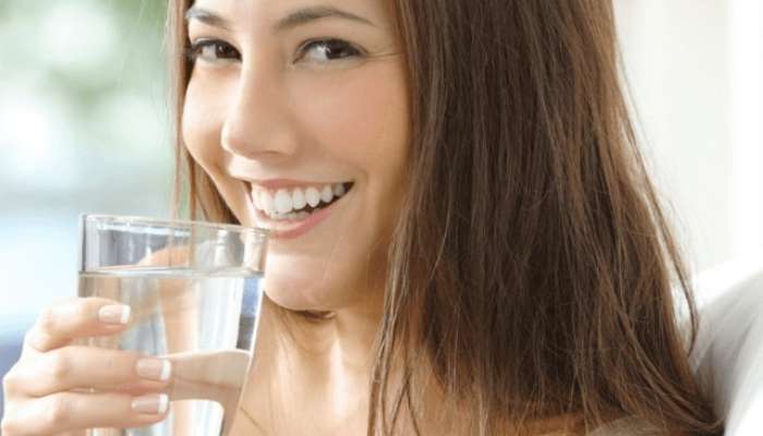 6 Benefits of Drinking Stale Mouth Water Every Morning 